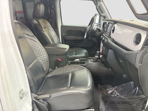 Used 2021 Jeep Wrangler Unlimited Sahara AWD/4WD image 27