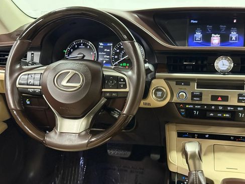 Used 2016 Lexus ES 350 w/ Premium Package w/Wood Trim FWD image 23