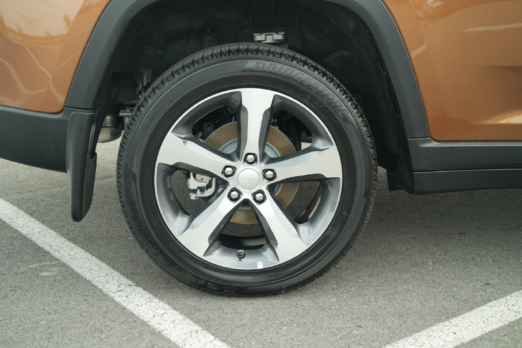 New 2026 Jeep Grand Cherokee Limited w/ MOPAR Finishing Package AWD/4WD image 47