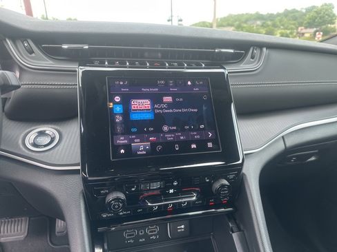 New 2025 Jeep Grand Cherokee L Laredo image 25