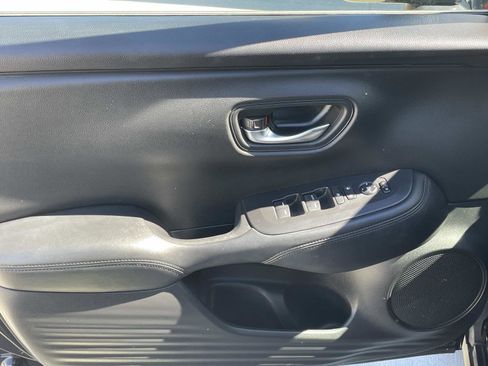 Certified 2023 Honda HR-V LX image 12