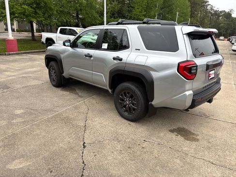 New 2026 Toyota 4Runner SR5 AWD/4WD image 3