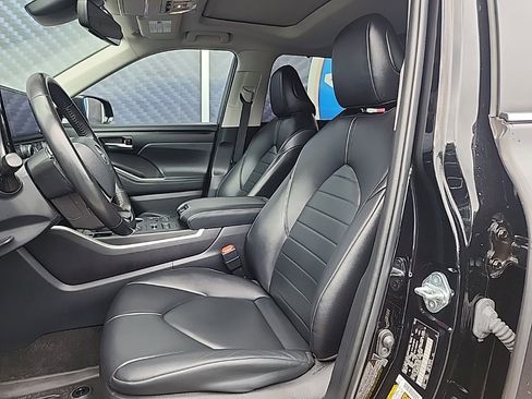 Used 2023 Toyota Highlander L image 36
