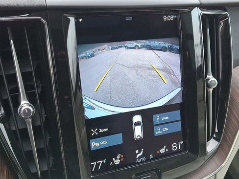 Used 2021 Volvo XC60 T5 Momentum w/ Premium Package image 19