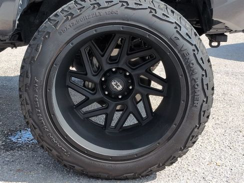 Used 2020 Toyota Tacoma SR5 RWD image 11