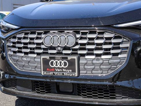 Used 2025 Audi Q5 Premium w/ Premium Plus AWD/4WD image 8