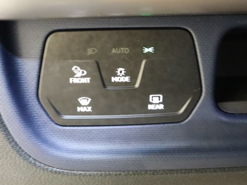 Used 2025 Volkswagen ID. Buzz Pro S RWD image 38