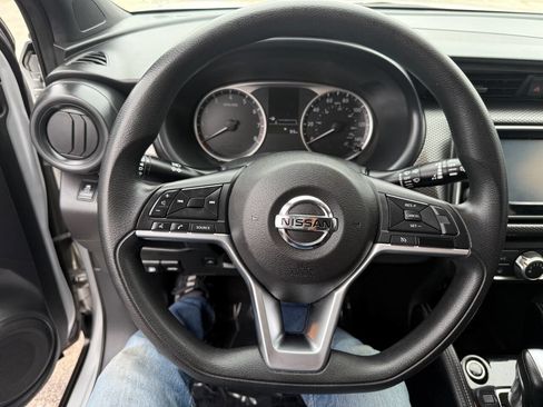 Used 2018 Nissan Kicks S image 27