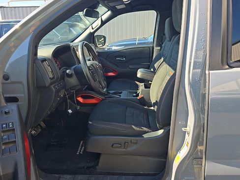 Used 2025 Nissan Frontier PRO-4X w/ Pro Convenience Package AWD/4WD image 5