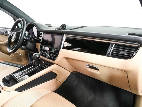 Certified 2025 Porsche Macan image 26