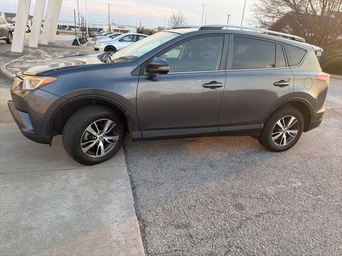 Used 2018 Toyota RAV4 XLE image 8