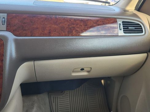 Used 2014 Chevrolet Suburban LTZ image 19