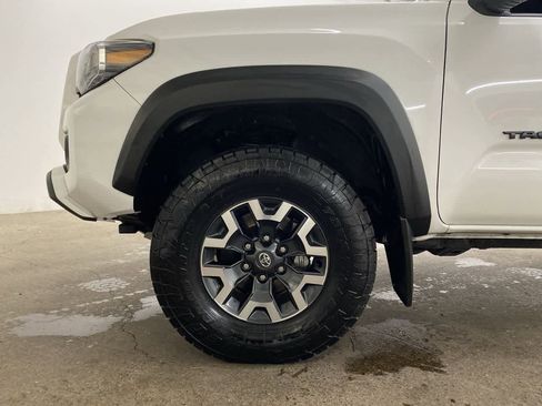 Used 2023 Toyota Tacoma TRD Off-Road w/ Black Out Package (TMS) image 12