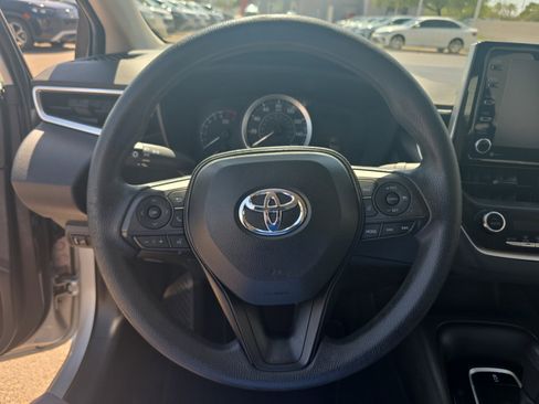 Used 2021 Toyota Corolla LE FWD image 9