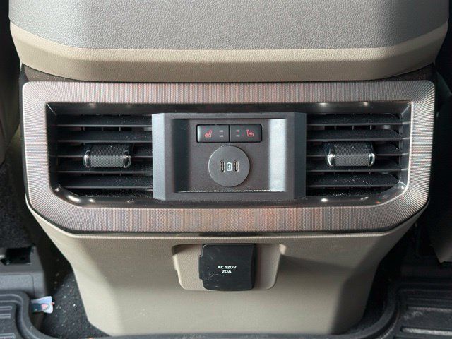 Used 2026 Ford F250 Platinum w/ Platinum Plus Package AWD/4WD image 12
