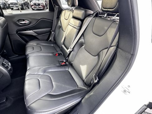 Used 2019 Jeep Cherokee Limited image 27