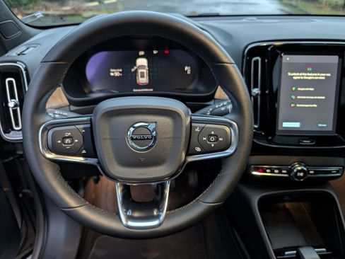 Used 2023 Volvo XC40 Recharge Ultimate w/ Protection Package Premier image 18