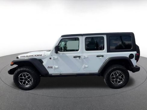 Used 2025 Jeep Wrangler Unlimited Rubicon AWD/4WD image 9