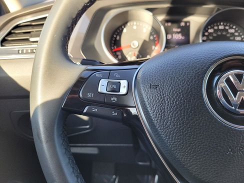 Certified 2020 Volkswagen Tiguan SE image 33