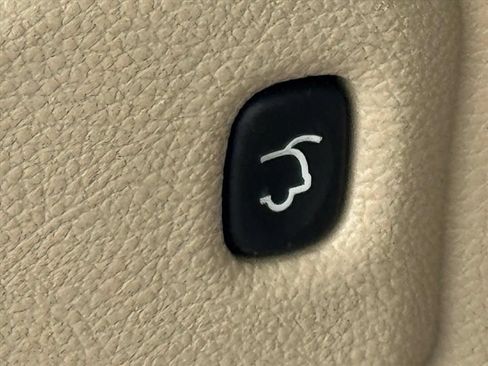 Used 2019 Jeep Grand Cherokee Overland RWD image 11
