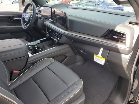 New 2025 Chevrolet Tahoe Premier image 16