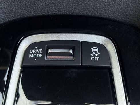 Used 2025 Toyota Corolla SE FWD image 21