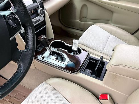 Used 2012 Toyota Camry XLE w/ Leather Pkg FWD image 17