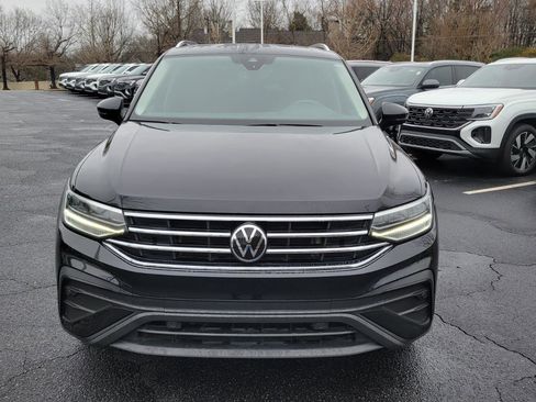 Used 2022 Volkswagen Tiguan SE w/ Panoramic Sunroof Package image 8