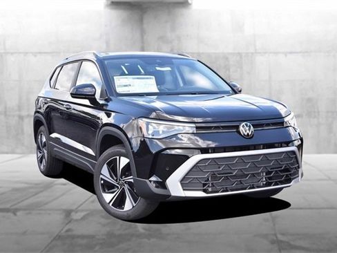 New 2025 Volkswagen Taos SE image 2