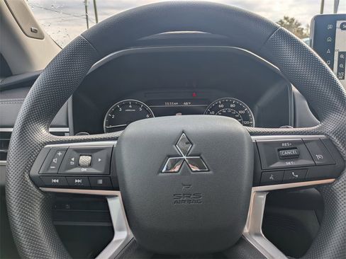New 2026 Mitsubishi Outlander ES image 26