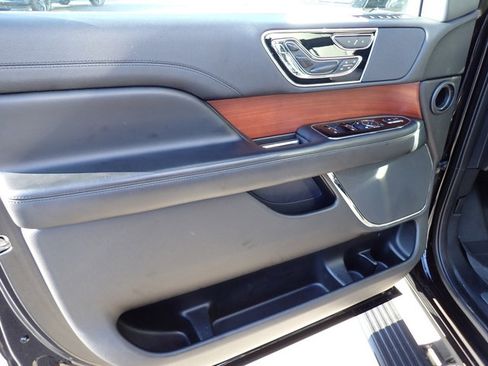 Used 2020 Lincoln Navigator Reserve image 18