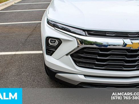 Used 2025 Chevrolet TrailBlazer LT FWD image 12