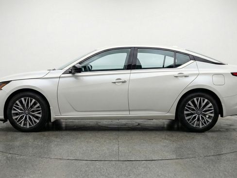 Used 2025 Nissan Altima 2.5 SV FWD image 5