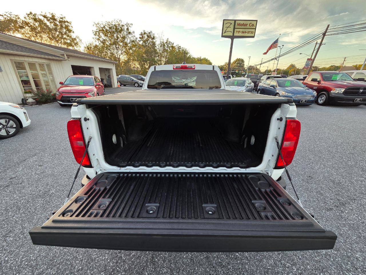 Used 2017 Chevrolet Colorado W/T w/ WT Convenience Package RWD image 9