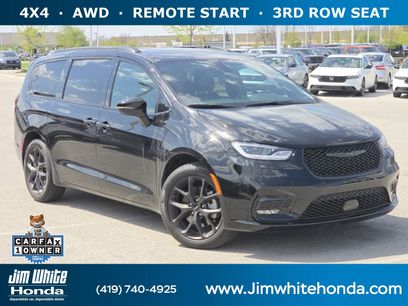 Used 2024 Chrysler Pacifica Touring-L w/ S Appearance Package