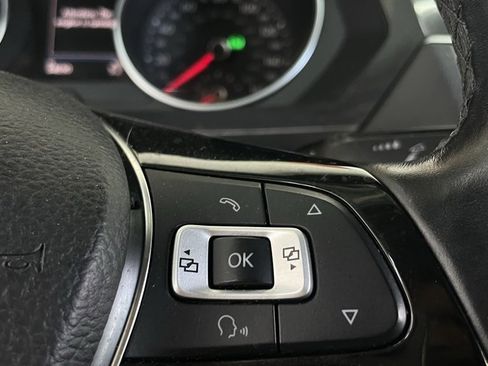 Used 2018 Volkswagen Tiguan SE w/ Panoramic Sunroof Package image 28