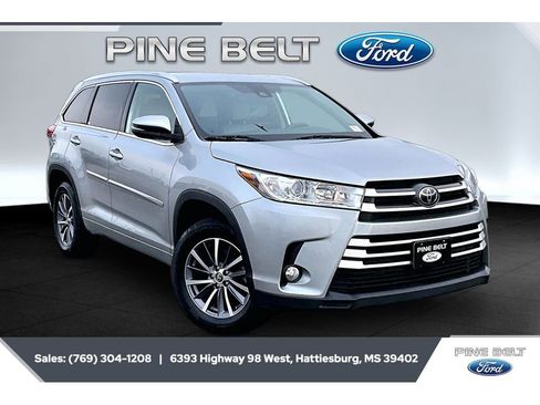 Used 2018 Toyota Highlander XLE FWD image 1
