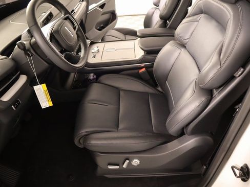 New 2025 Lincoln Navigator Reserve AWD/4WD image 11