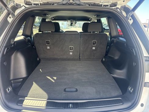 Certified 2024 Jeep Grand Cherokee Laredo w/ Luxury Tech Group I image 7