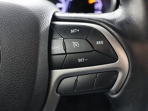 Used 2021 Jeep Grand Cherokee Limited image 12