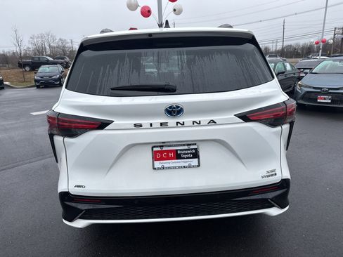 Certified 2023 Toyota Sienna XSE image 6