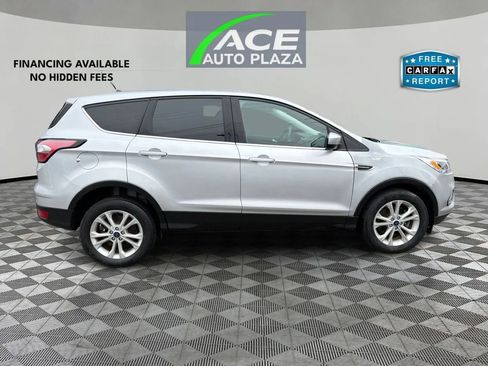 Used 2017 Ford Escape SE image 4