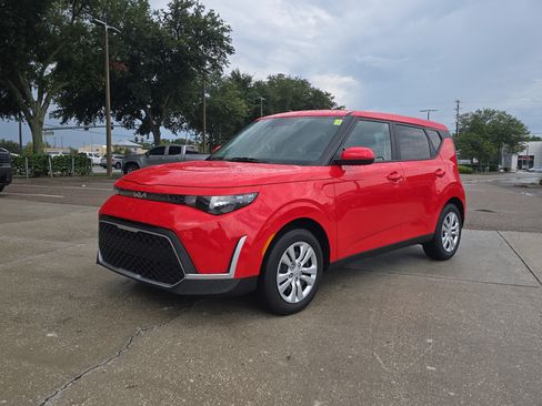 Used 2025 Kia Soul LX FWD image 4