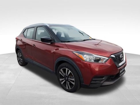 Used 2019 Nissan Kicks SV image 1