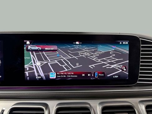 Used 2025 Mercedes-Benz GLS 450 4MATIC image 6