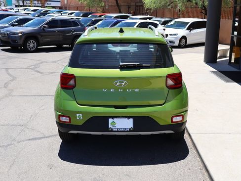 Used 2021 Hyundai Venue SEL FWD image 10