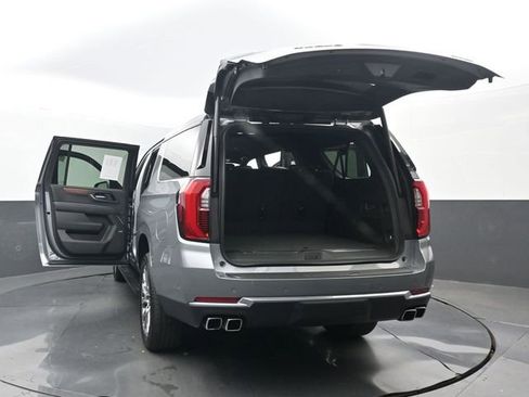 Used 2025 GMC Yukon XL Denali AWD/4WD image 36
