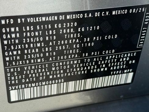 New 2025 Volkswagen Tiguan SE image 17