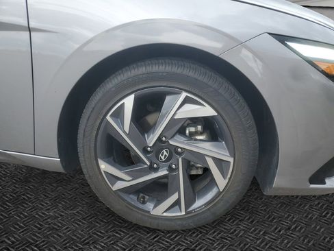 Used 2025 Hyundai Elantra Limited FWD image 11