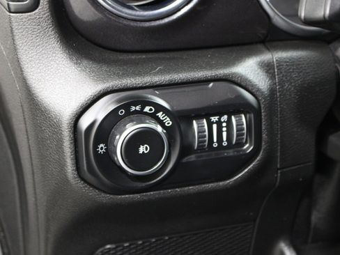 Used 2021 Jeep Wrangler Unlimited Sahara image 9